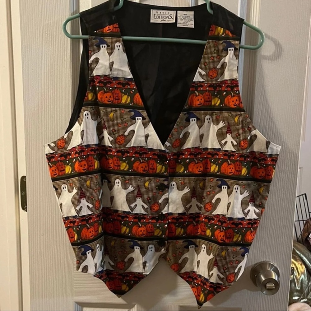 Vintage Halloween Vest - Spooky & Stylish!